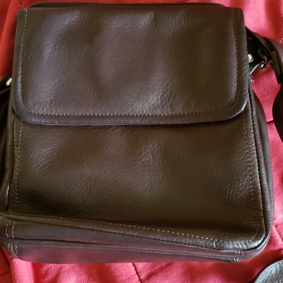 Wilsons leather vintage leather bag. - Picture 2 of 8
